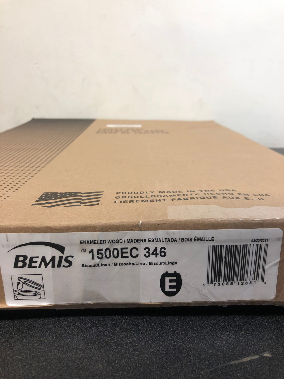 Bemis Elongated Molded Wood Toilet Seat with Easy-Clean & Change Hinge