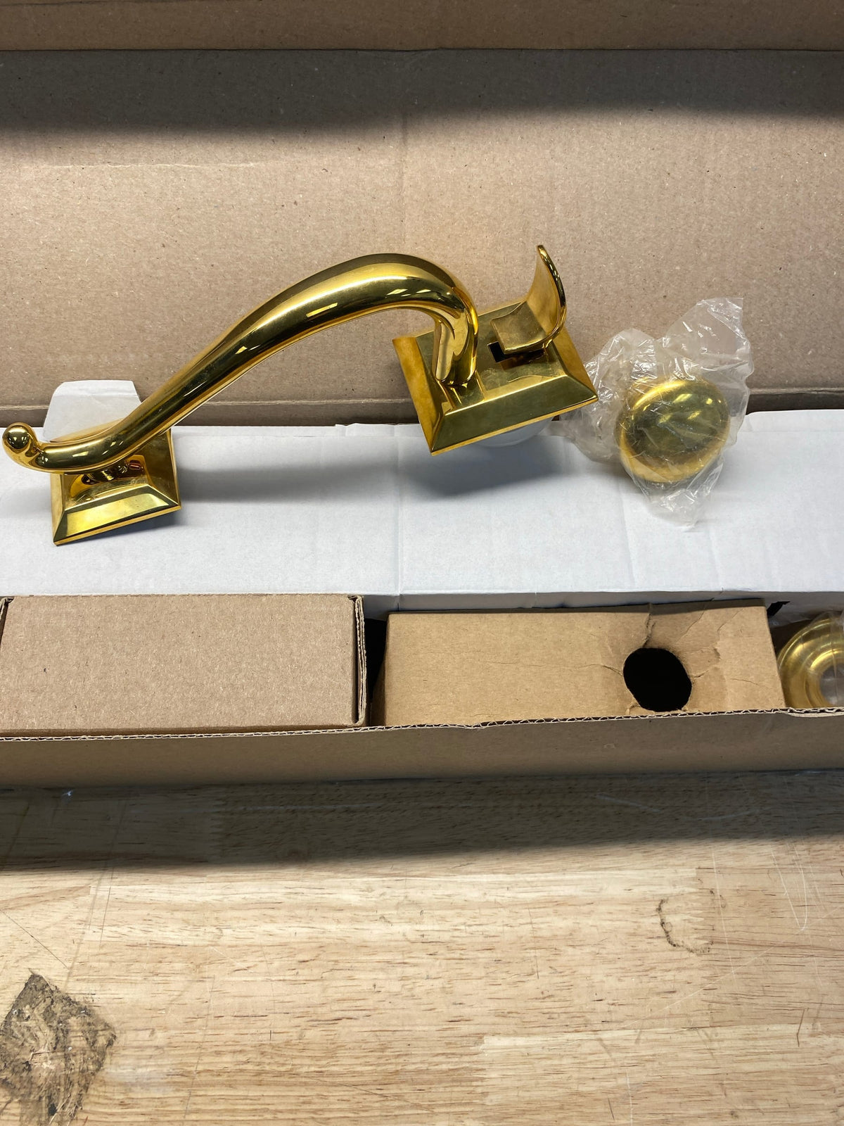 Baldwin SCCOLXROUTRR003 Columbus Standard C Keyway Single Cylinder Keyed Entry Handleset with Traditional Round Rose and Round Knob on Interior - Polished Brass
