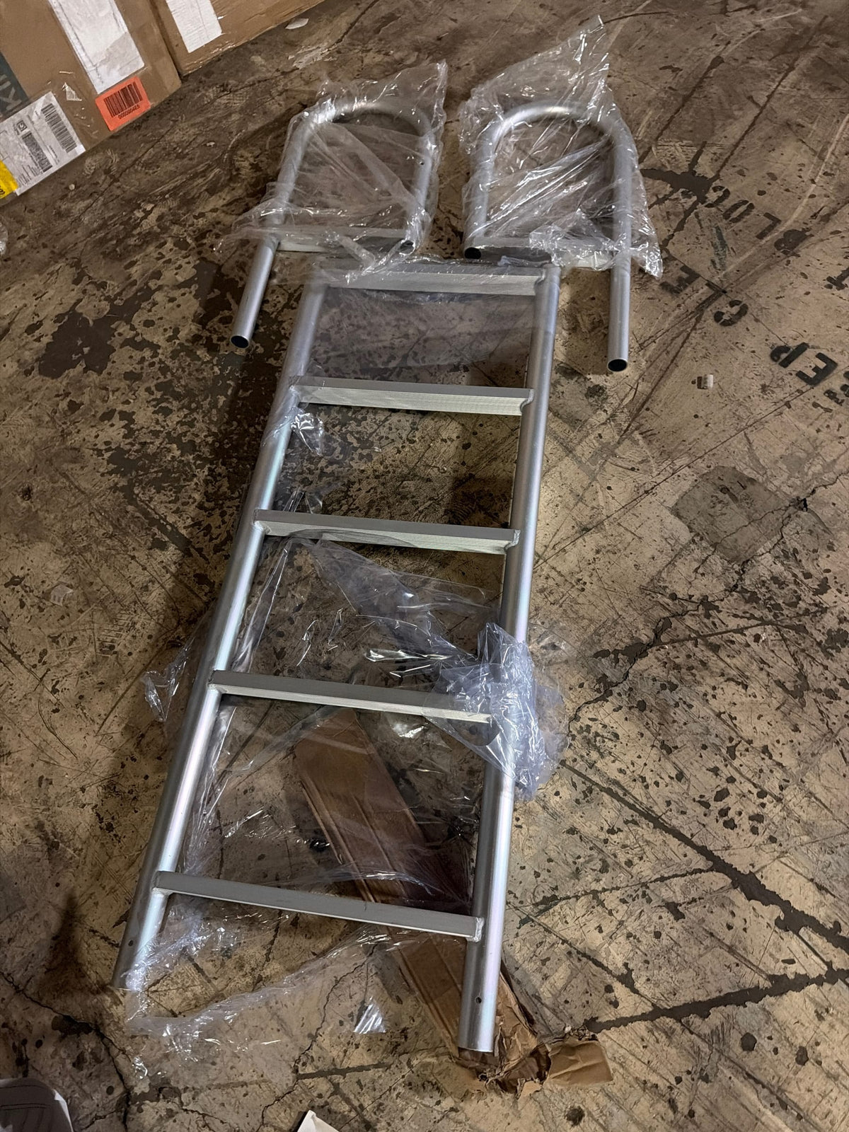 Extreme Max 3005.3476 Heavy-Duty Aluminum Flip-Up Dock Ladder with Comfort Use Round Tube Frame and 21" Wide Steps - 5-Step, 300 lbs. Weight Capacity