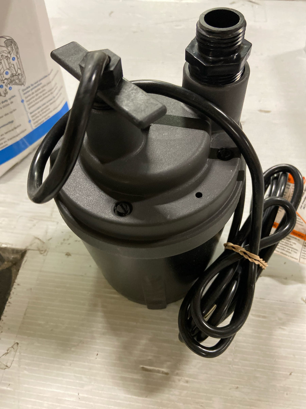 FloTec FP0S1600X-08 29.8 GPM 1/4 HP (3/4" or 1") Submersible Utility Pump - N/A
