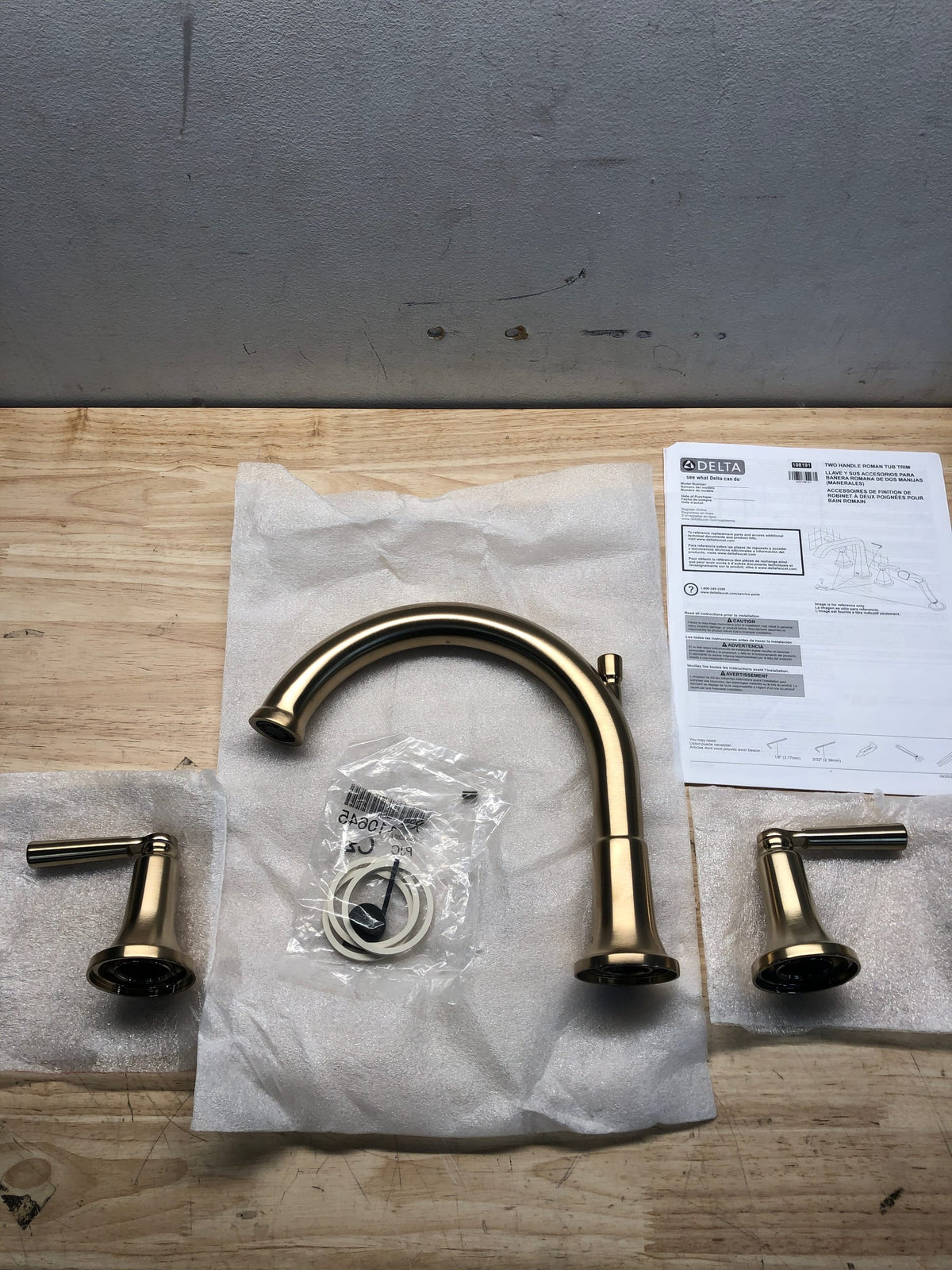 Delta T2735-CZ Saylor Deck Mounted Roman Tub Filler - Less Rough In - Champagne Bronze