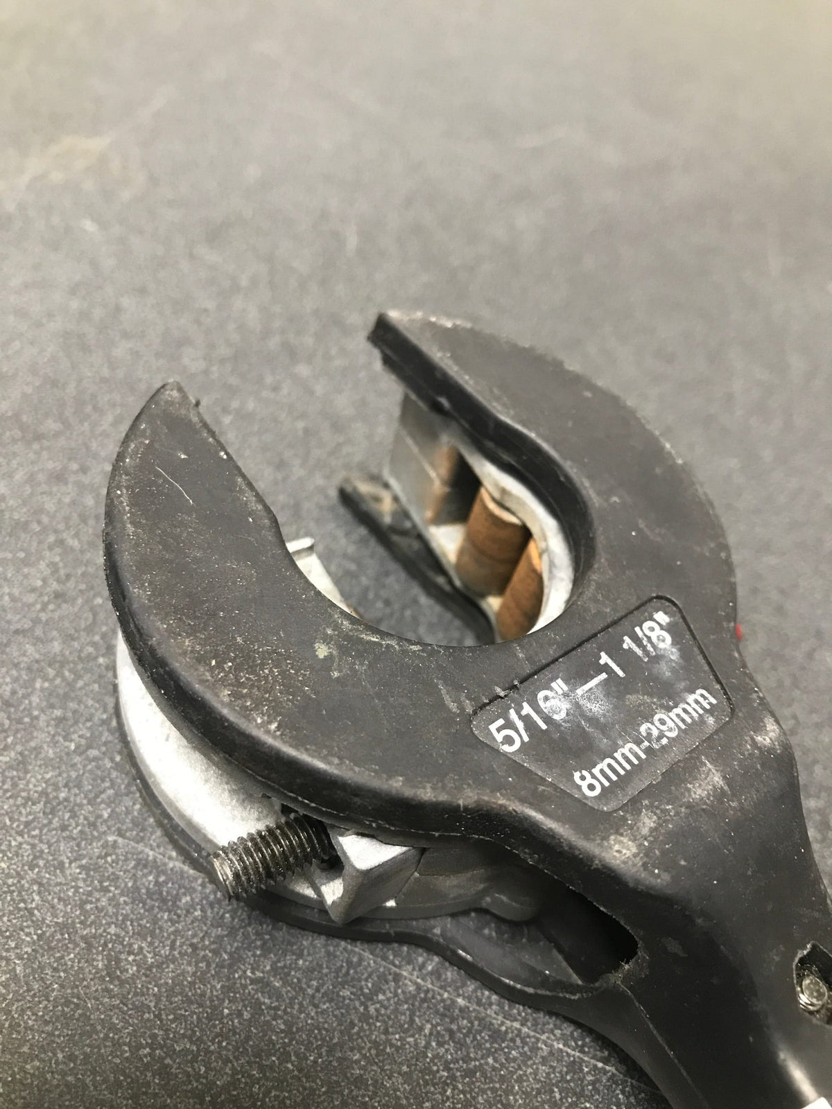 Husky 86-036-0111 1-1/8 in. Ratcheting Tube Cutter