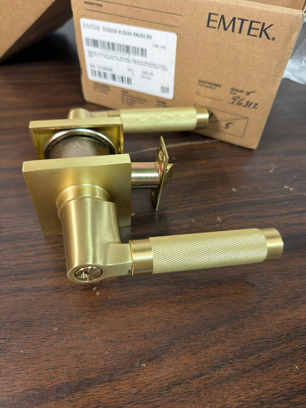 Key In L-Square Knurled Right Handed Lever with Square Rosette in Satin Brass Keyed entry