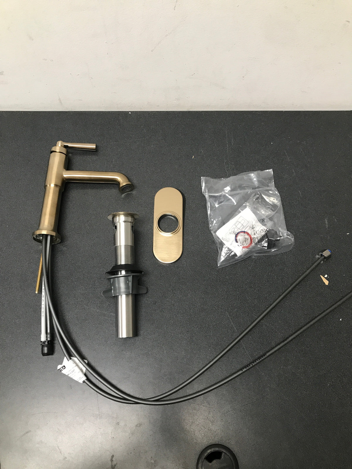 Delta 536-CZMPU-DST Saylor 1.2 GPM Single Hole Bathroom Faucet with Push Pop-Up Drain Assembly and Diamond Seal Valve Technology - Champagne Bronze