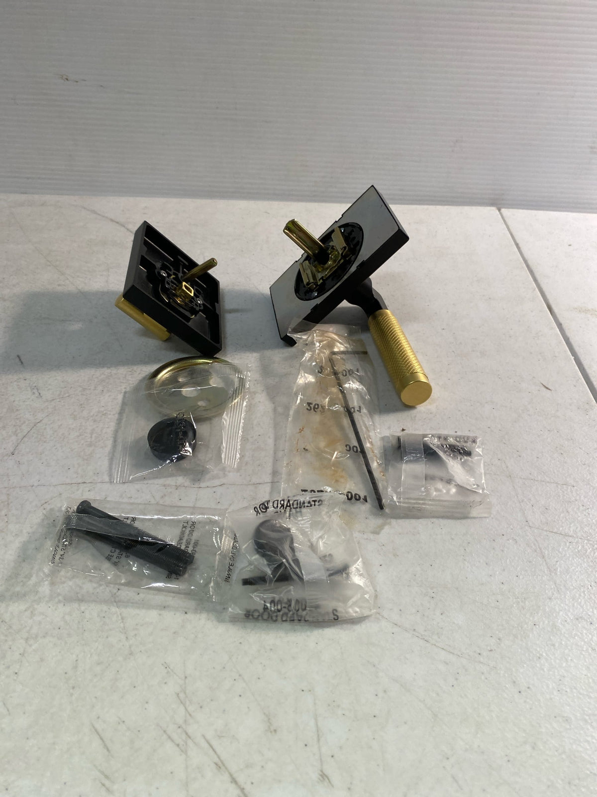 Kwikset 971PVLRCT-5144 Prava Lever Keyed Entry Interior Pack with Knurled Handle and Rectangle Rose for Handlesets - Matte Black / Satin Brass