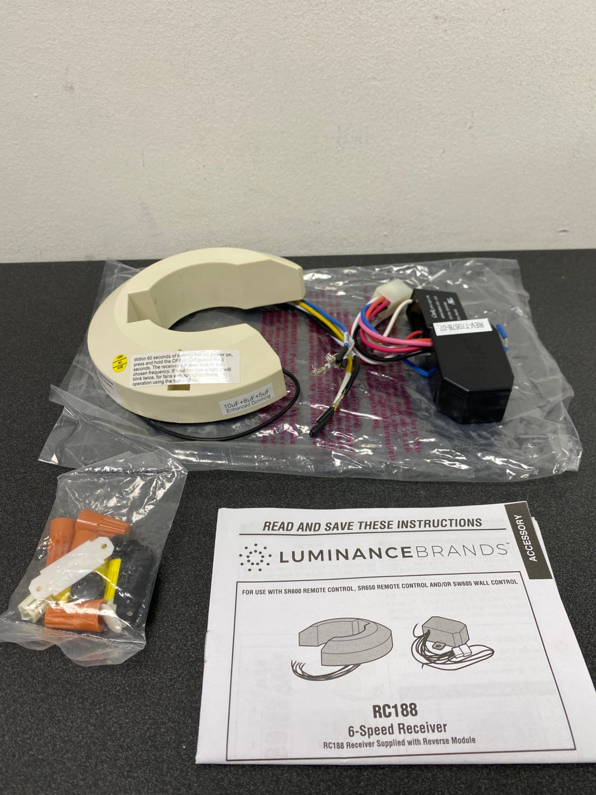 Illumine CLI-EMM024061 Zephyr 5 in. Ivory Control Receiver