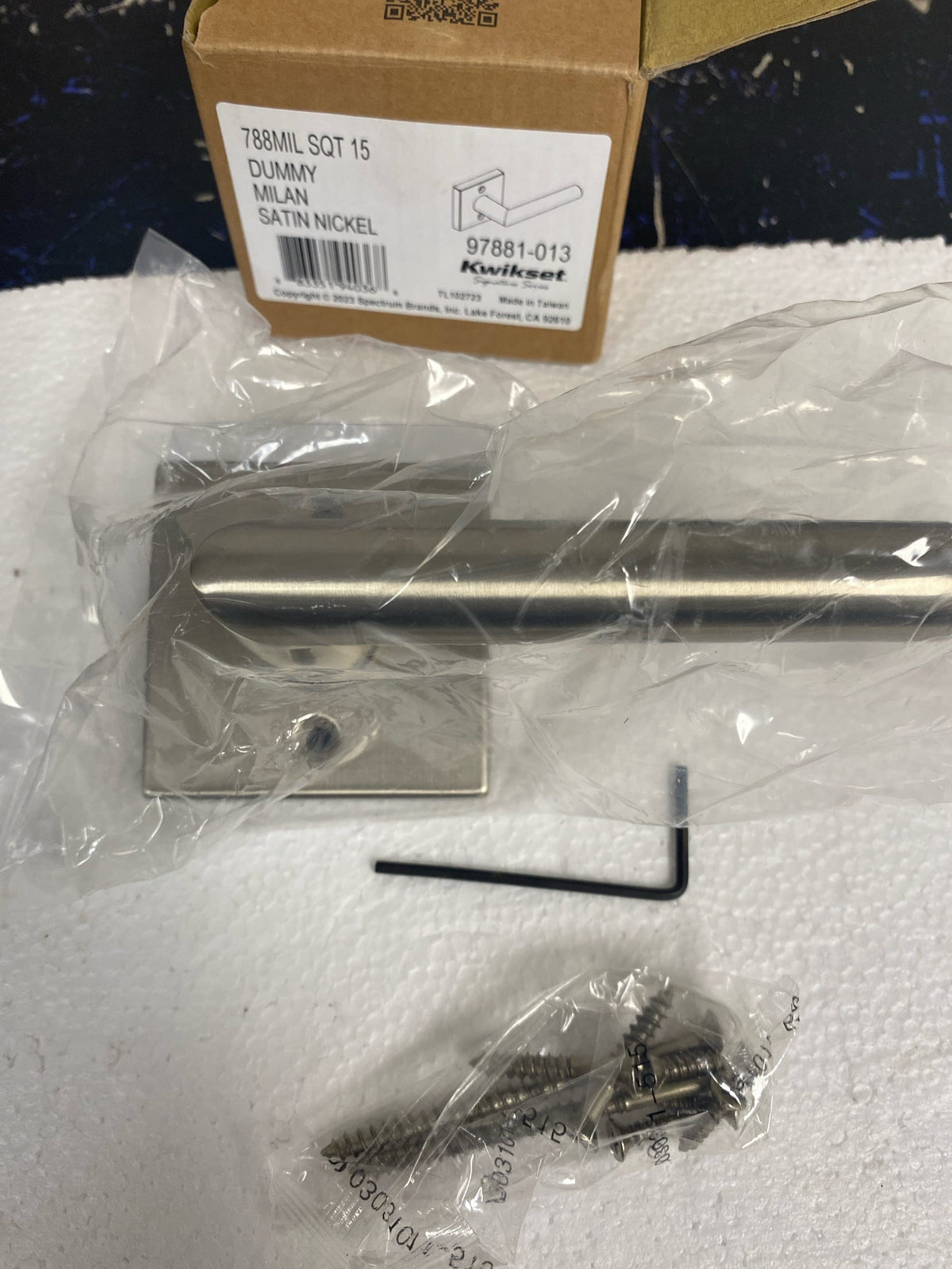 Kwikset 788MILSQT-15 Milan Non-Turning One-Sided Dummy Door Lever with Square Rose - Satin Nickel