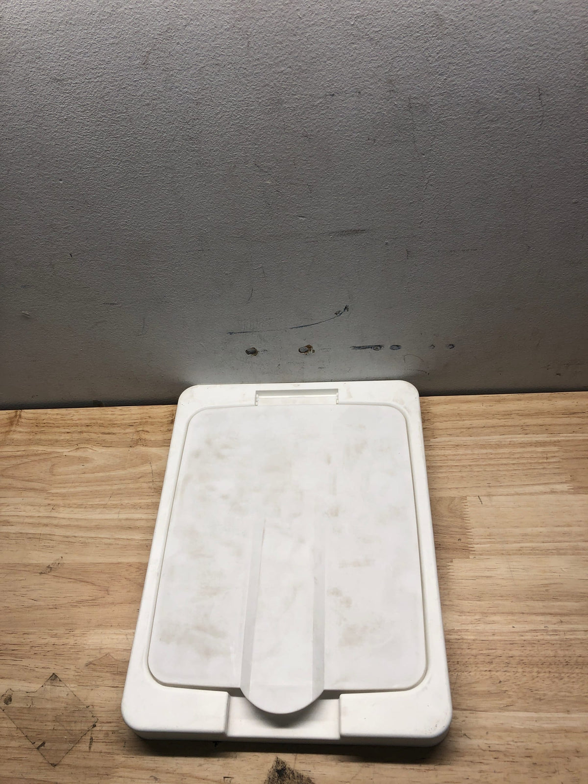 Kessebohmer 2507919010 36 Qt or 52 Qt Waste Container Lid - White