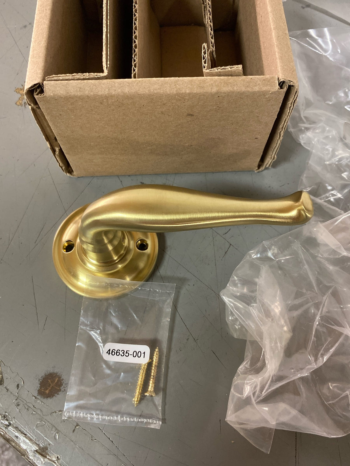 Baldwin HDDECRTRR044 Curve Dummy Door Lever, Round Rose - Satin Brass