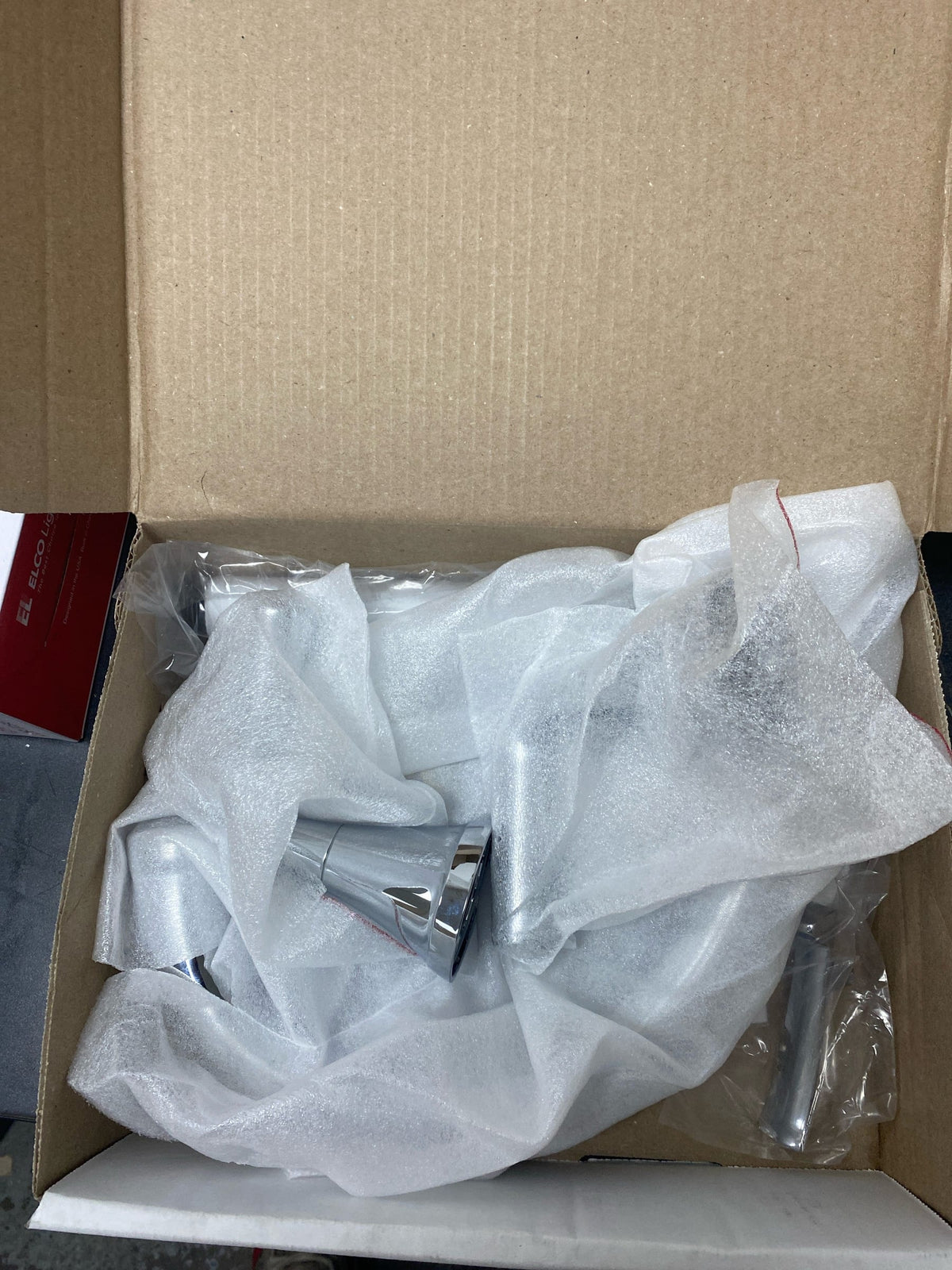 Delta T4733 Kayra Deck Mounted Roman Tub Filler with Built-In Diverter - Includes Hand Shower - Chrome