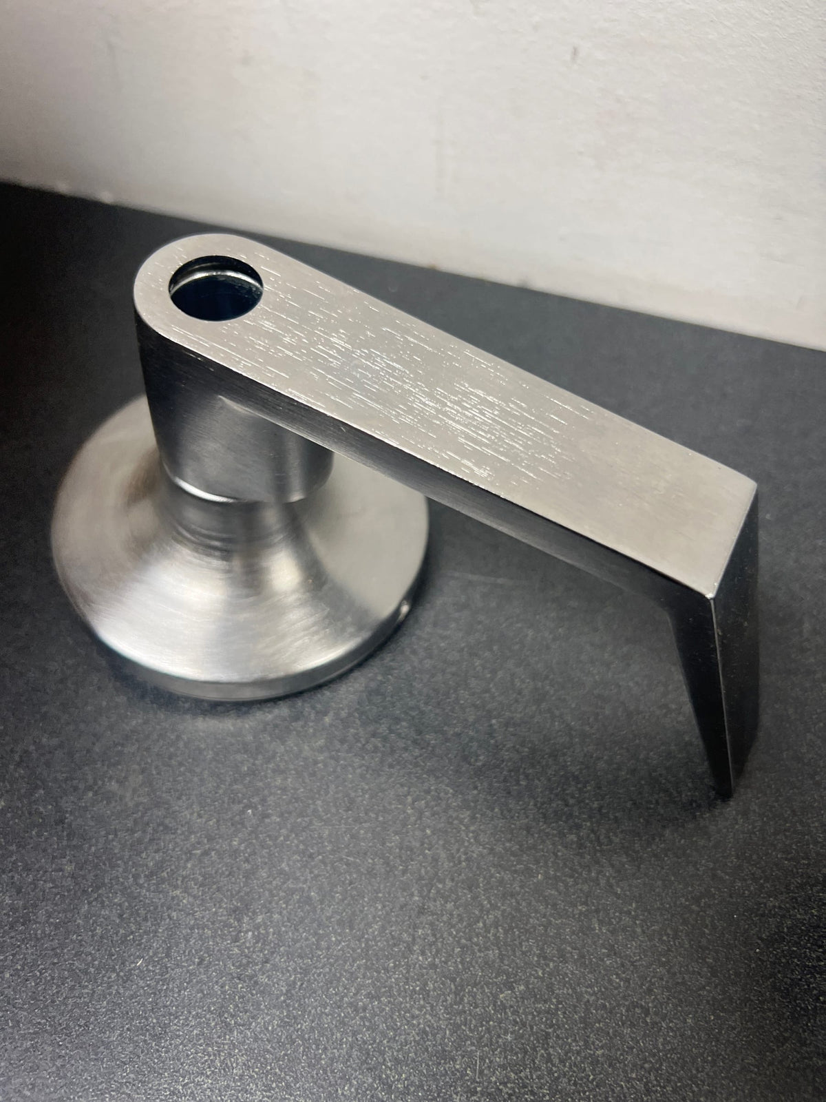 Yale AU 5407LN 626 LC 5400LN Series Augusta Heavy Duty Grade 1 Single Cylinder Keyed Entry Security Door Lever Set - Less Cylinder - Satin Chrome