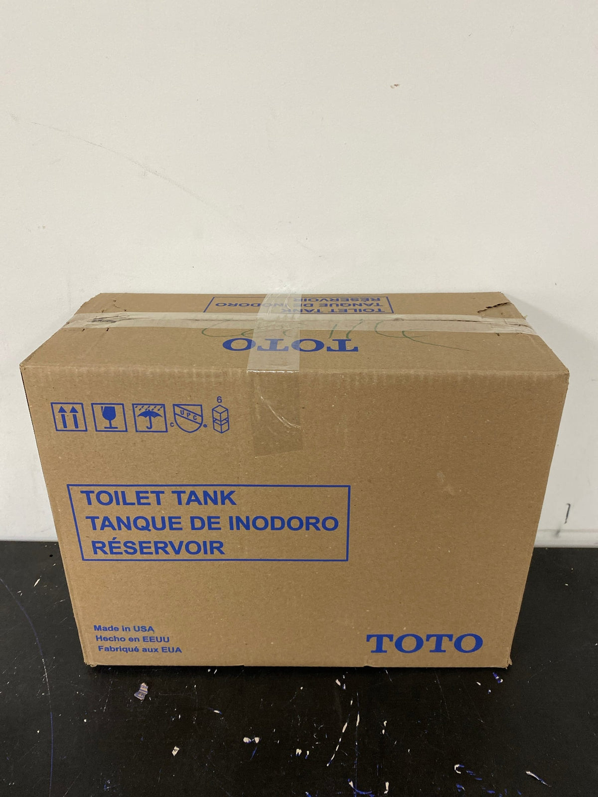TOTO ST454ER#01 Tank Only With Right Hand Trip Lever from the Eco Drake / Vespin II Collection - Cotton