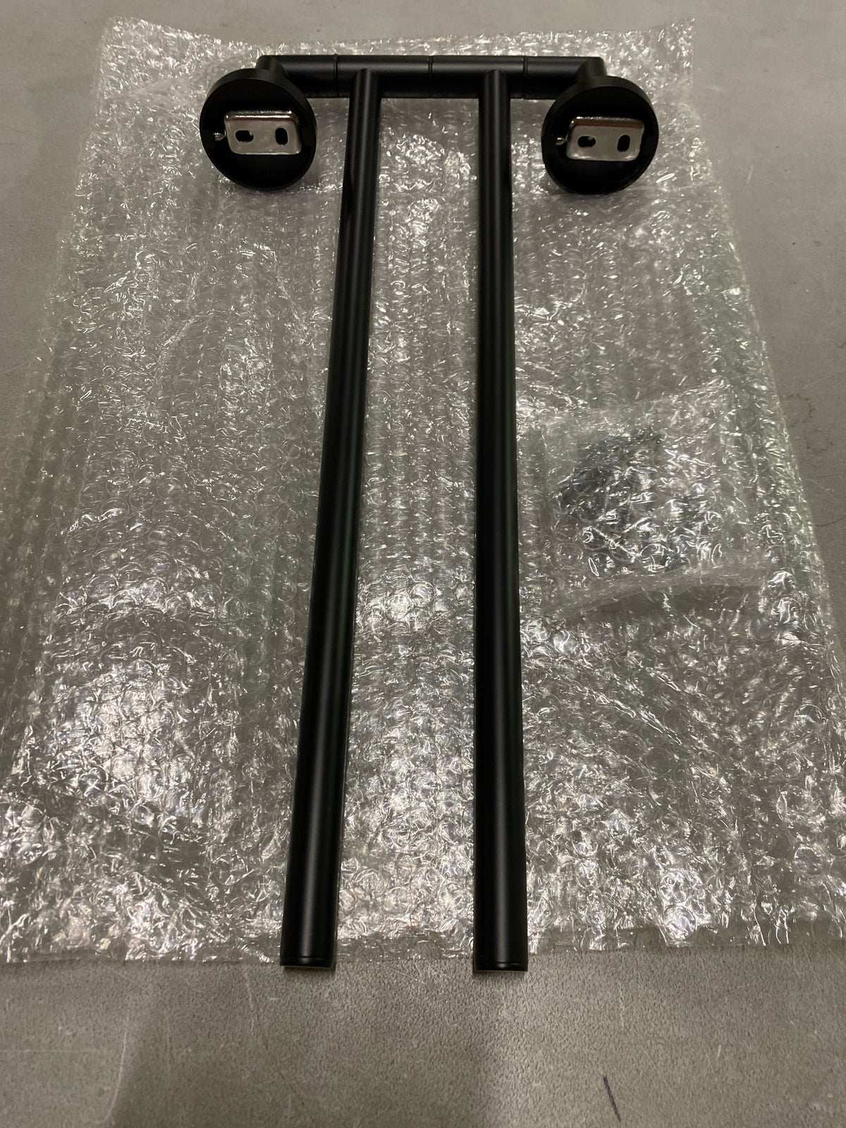 ICO Bath V63455 Summit 16-5/8" Towel Bar - Matte Black