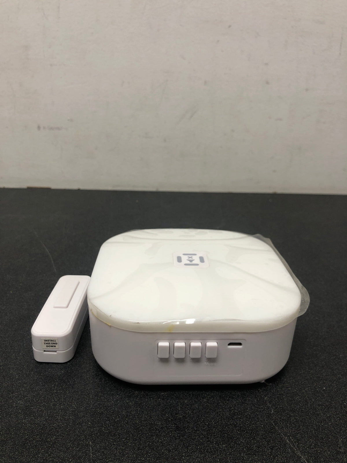 Hampton bay HB-7310-03 Wireless LED Illuminated Battery Operated Doorbell Kit with Wireless Push Button, White
