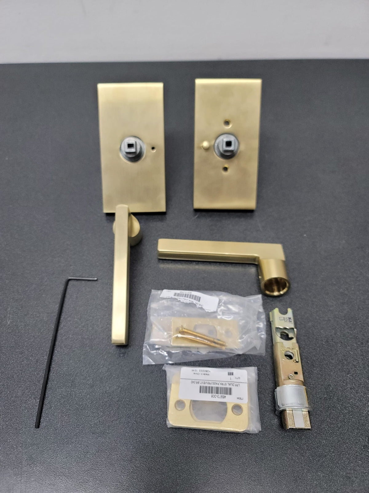 Baldwin PVSQUCFR044 Square Privacy Door Lever Set with 5 Inch Rectangle Rose from the Reserve Collection - Satin Brass
