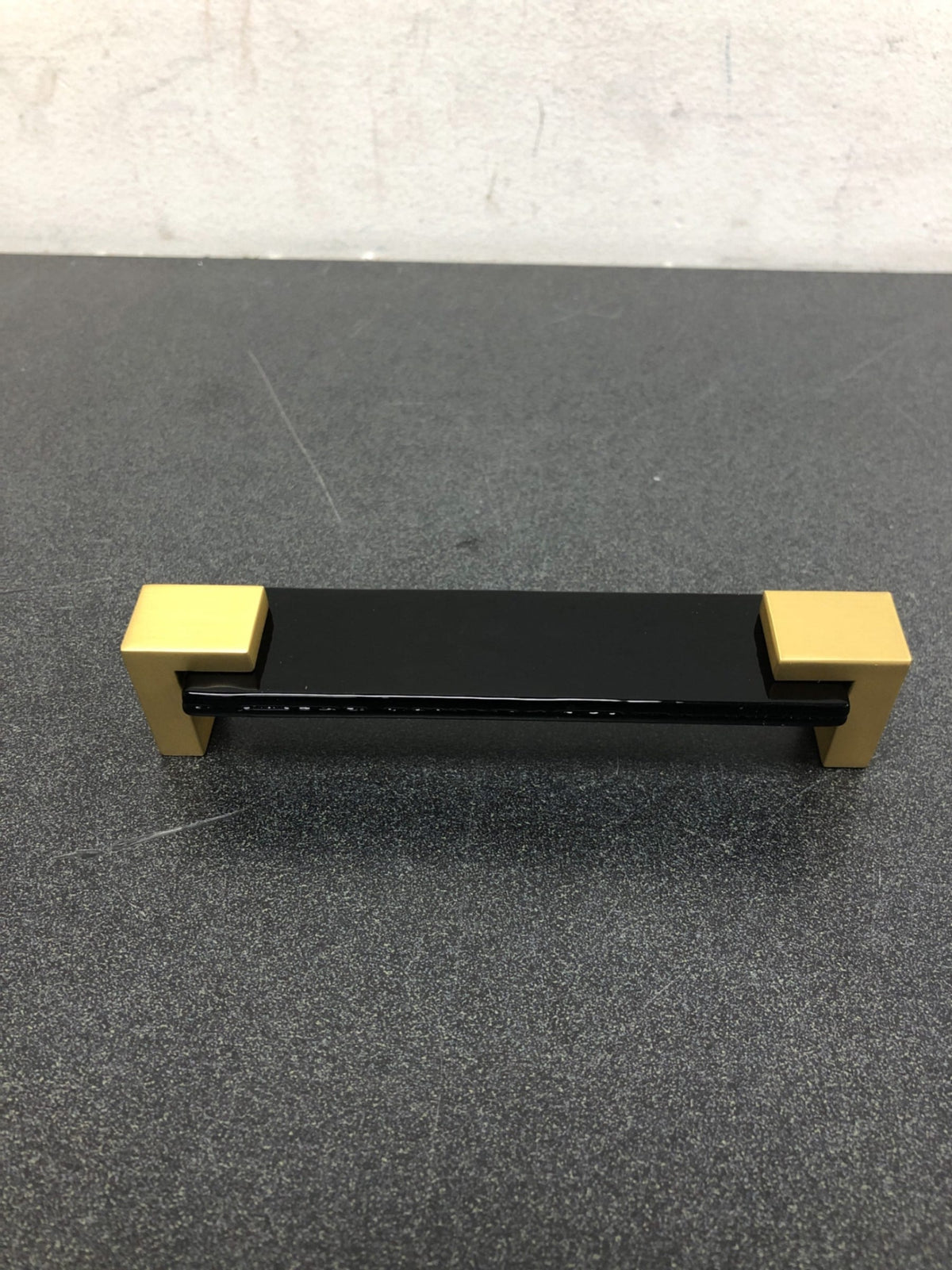 Sietto P-1203-SB Affinity 5-5/8 Inch Center to Center Handle Cabinet Pull with Black Glass - Satin Brass