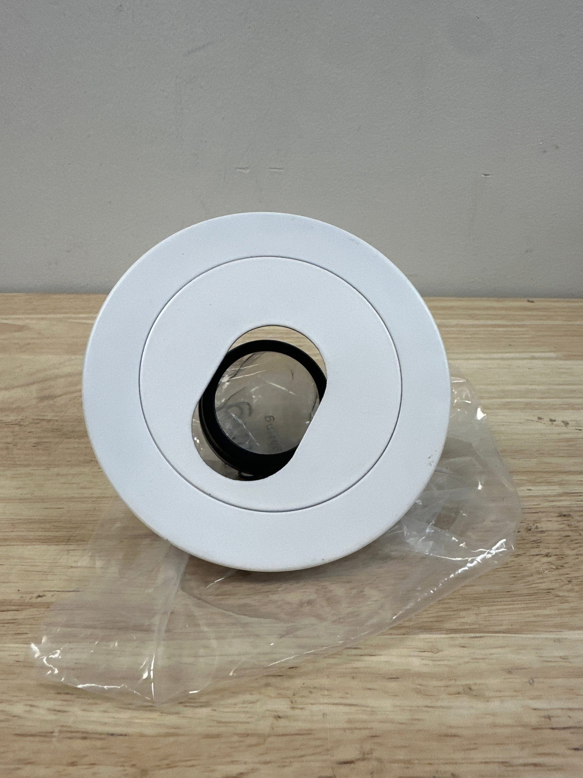 Elco EL1420W 4" Bi Pin Adjustable Slot Aperture Trim - White