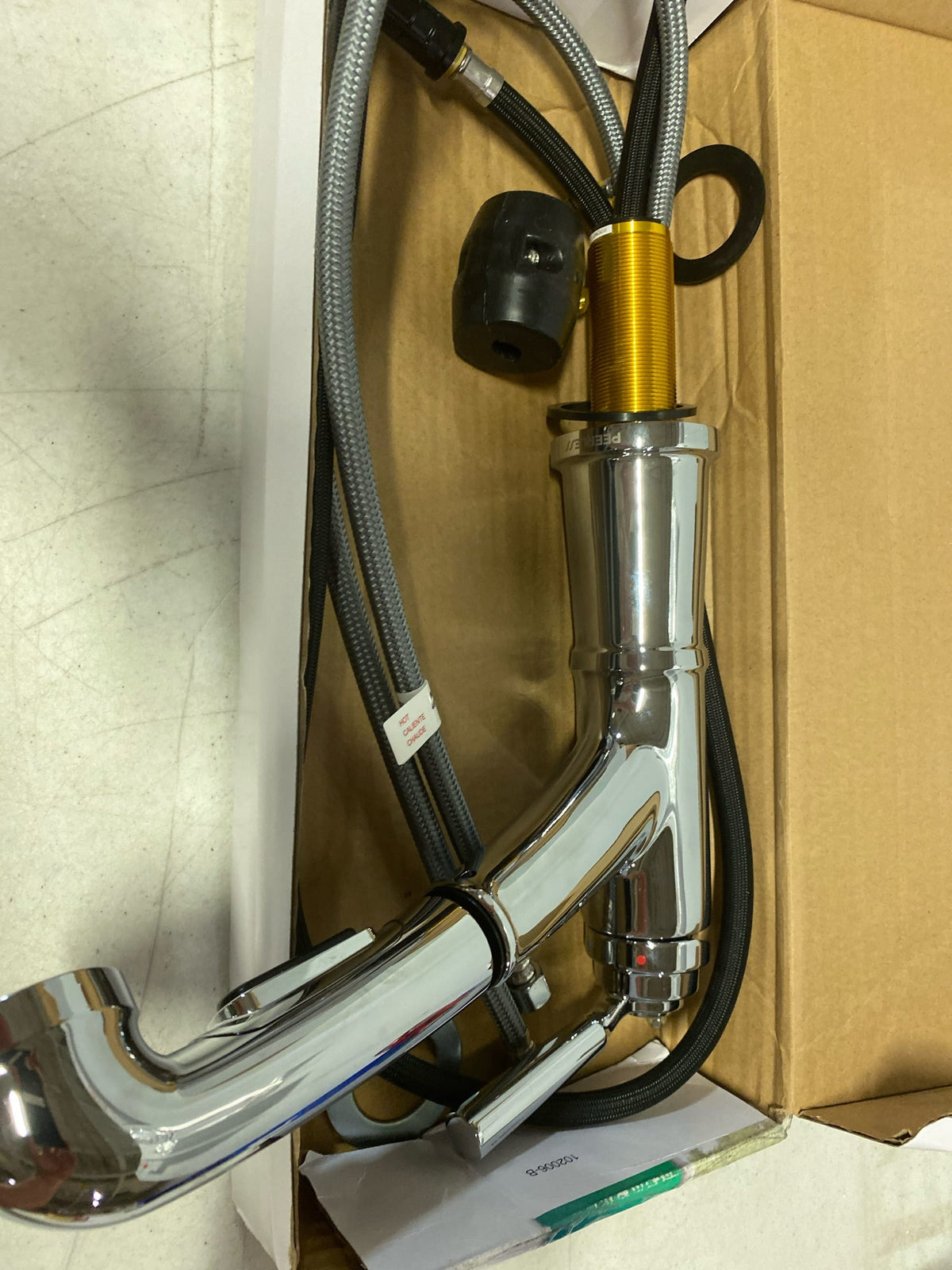 Peerless Westchester Single-Handle Pull Out Kitchen Faucet with Pull Out Sprayer, Chrome P6923LF