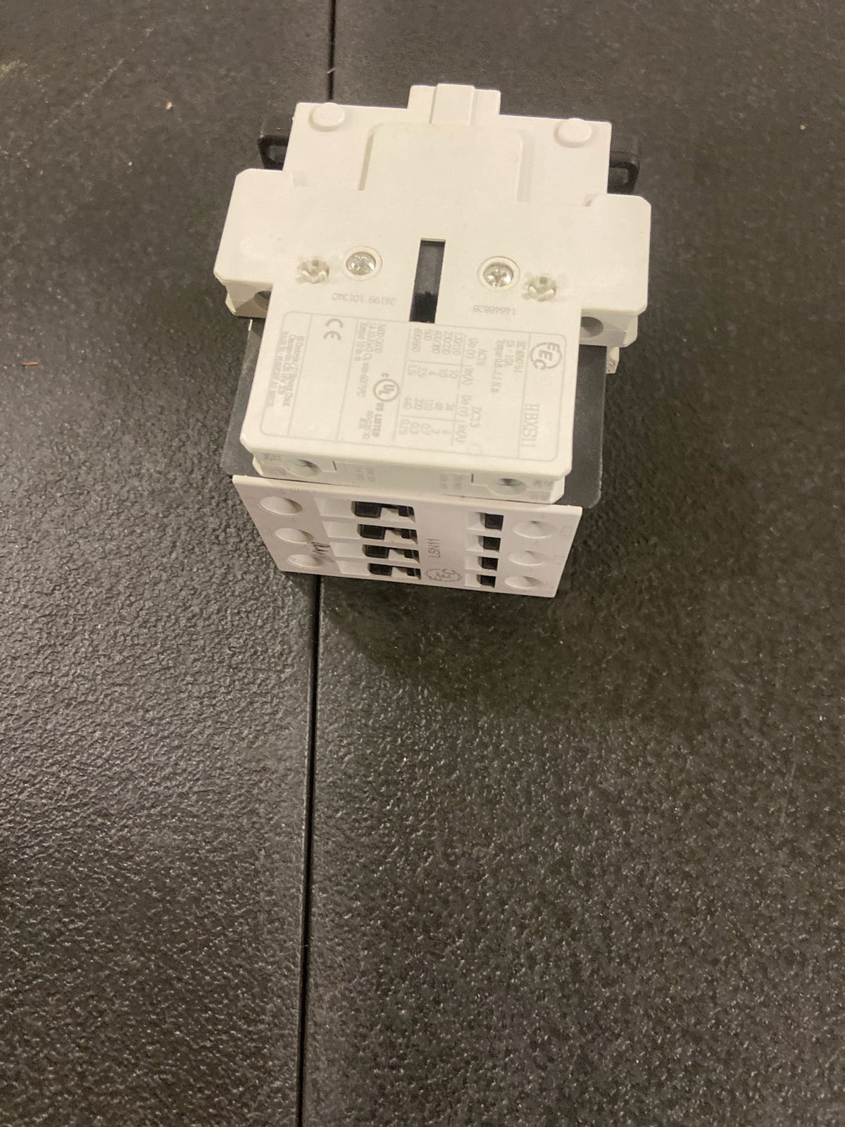Biro Block, Contactor