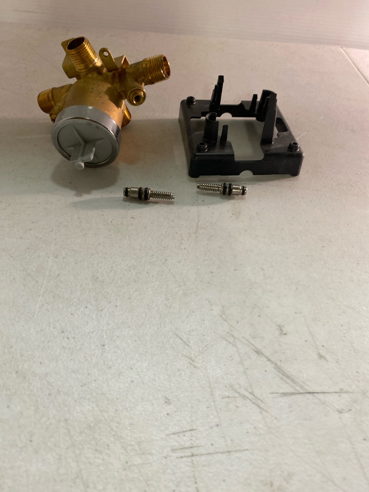 Delta Universal Mixing Rough-In Valve with Service Stops, 1/2" NPT Male thread with 1/2" C.W.T Female Sweat
