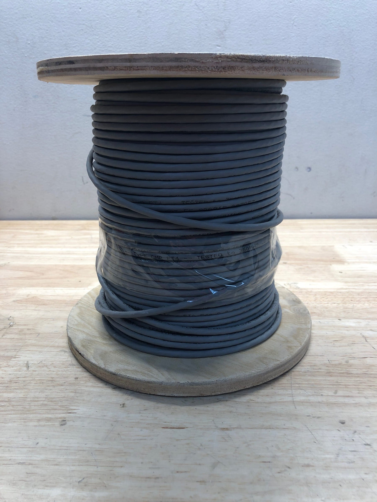 Southwire 56917942 500 ft. Gray 24/4 Solid CU CAT5e CMR (Riser) Data Cable