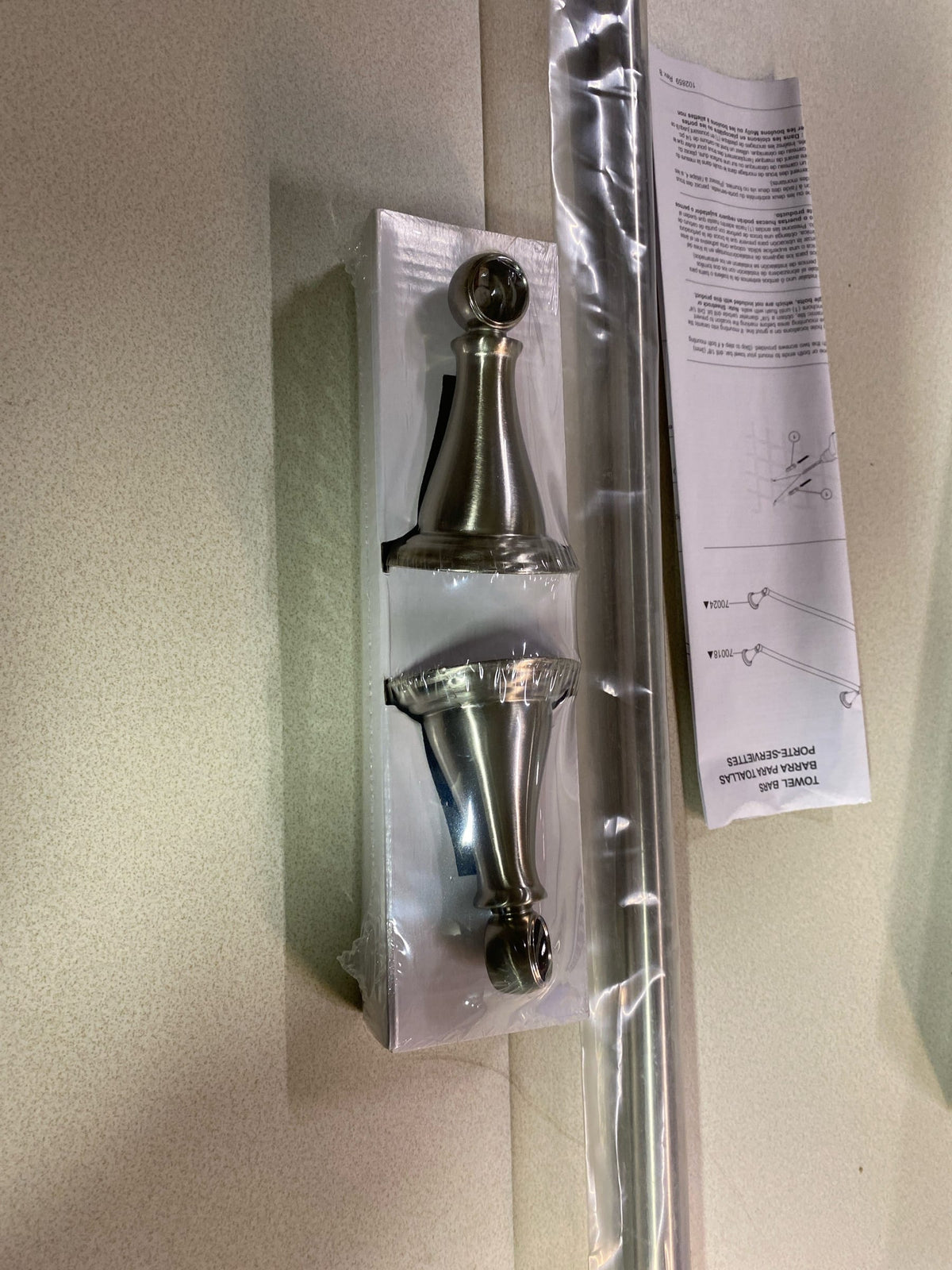 Delta 70024-SS Windemere 24" Wall Mounted Towel Bar - Brilliance Stainless