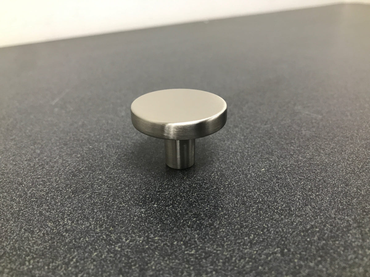 Amerock | Cabinet Knob | Polished Chrome | 1-3/8 inch (35 mm) Diameter | Versa | 1 Pack | Drawer Knob | Cabinet Hardware