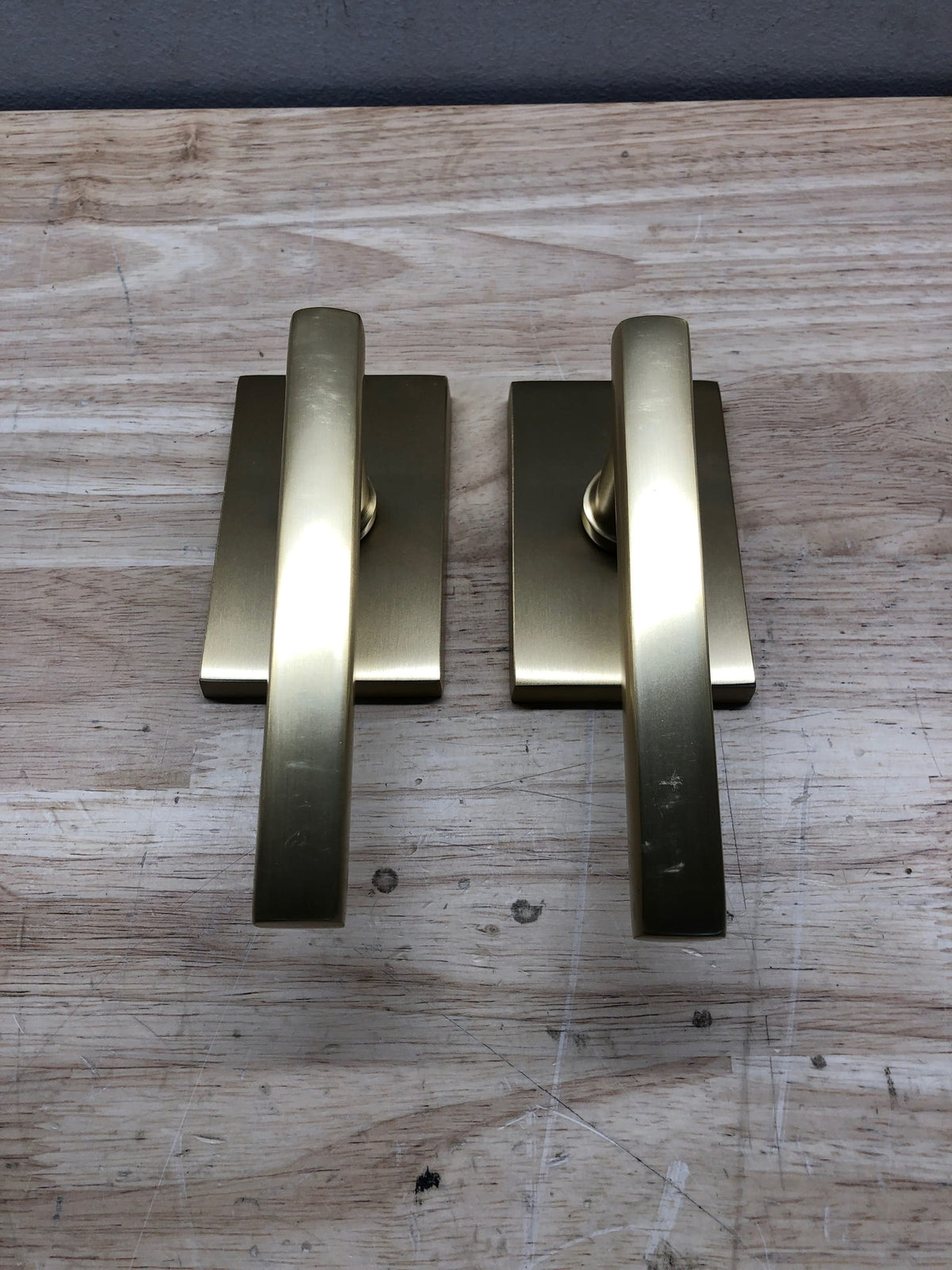 Emtek 5052FRLUS4LH Freestone Left Handed Non-Turning Two-Sided Dummy Door Lever Set with Modern Rectangular Rose from the Urban Modern Collection - Satin Brass