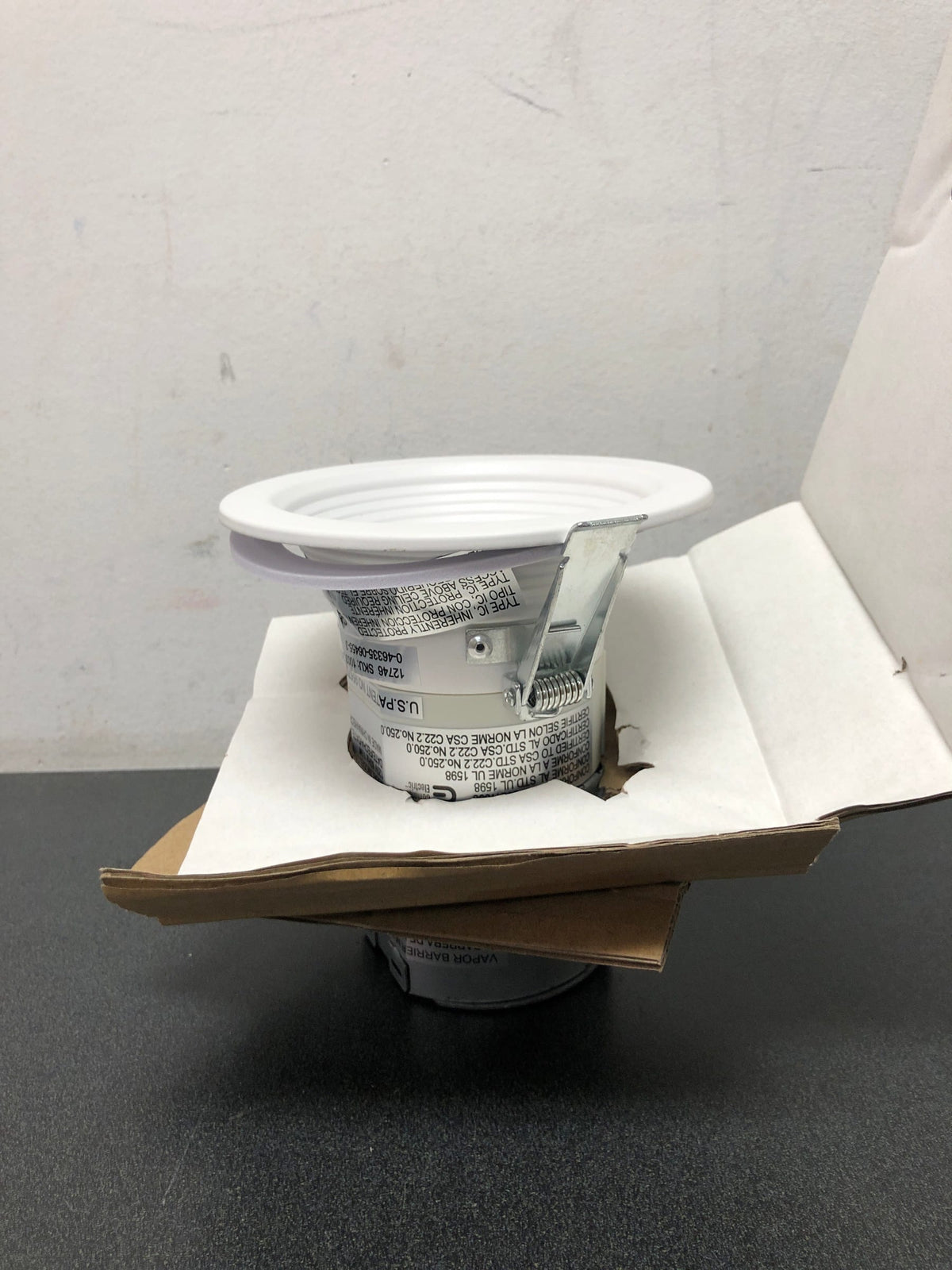 Commercial electric CER407943AK50WH Easy-Up 4 in. White Baffle Integrated LED Recessed Kit with Selectable CCT (2700K-5000K), (No Can Needed)
