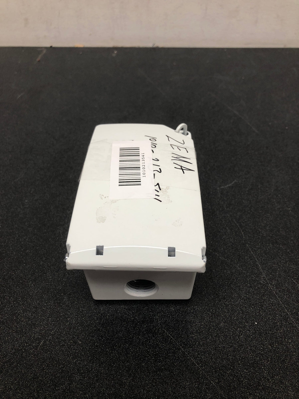Commercial electric WCFV1W-G 1-Gang Metal Weatherproof Electrical Box, Cover and GFCI Kit (24-in-1 Configurations), White