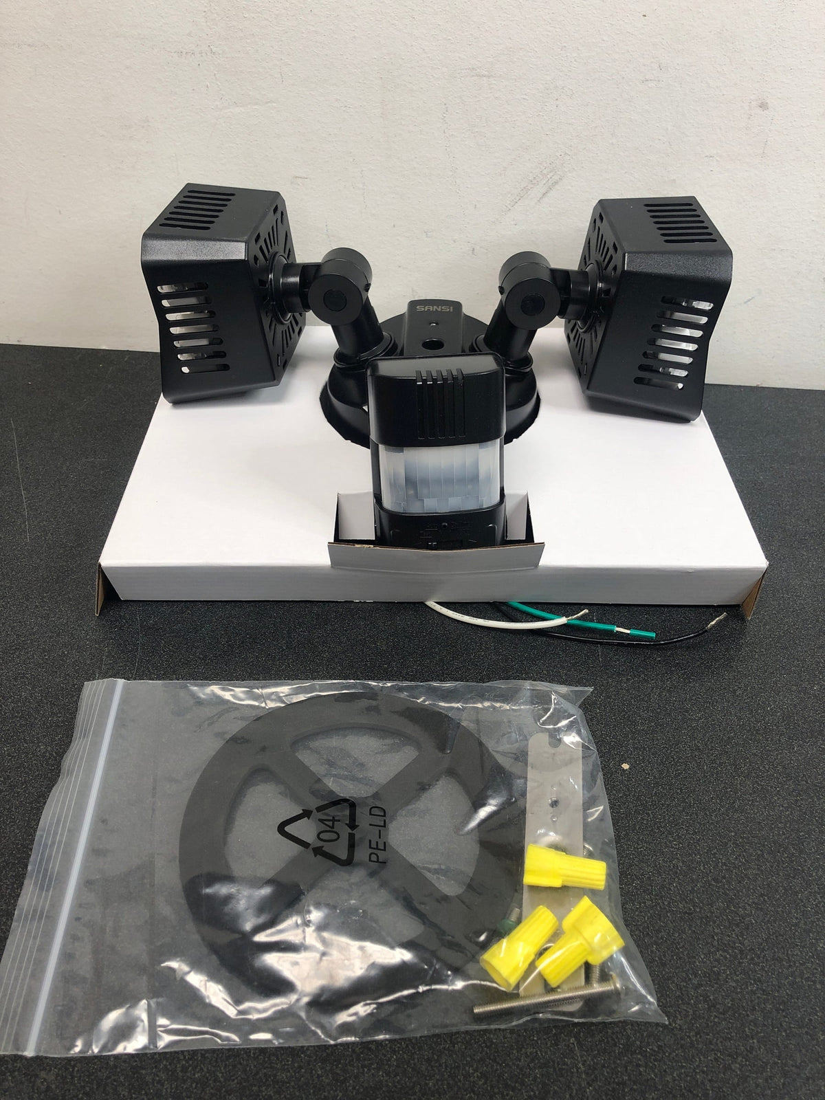 Sansi 01-04-001-013603 36-Watt 3600 Lumens 180-Degree Black Motion Sensor Outdoor Integrated LED 5000K Waterproof Dusk to Dawn Flood Light
