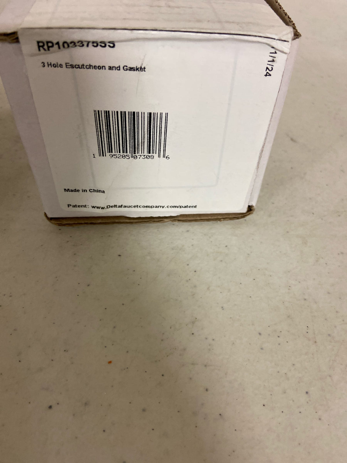 Delta RP103375SS Modern 3 Hole Escutcheon and Gasket - Brilliance Stainless