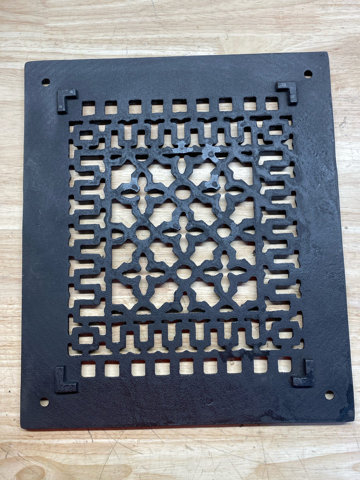 Signature Hardware 346066 Old Victorian Cast Iron Floor Register - Powder Coat - 10" x 14" (11-1/4" x 15" Overall) - Black Powder Coat