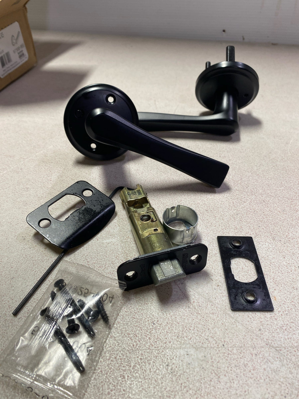 Kwikset 730KAL-514 Katella Privacy Door Lever Set with Round Rose - Matte Black