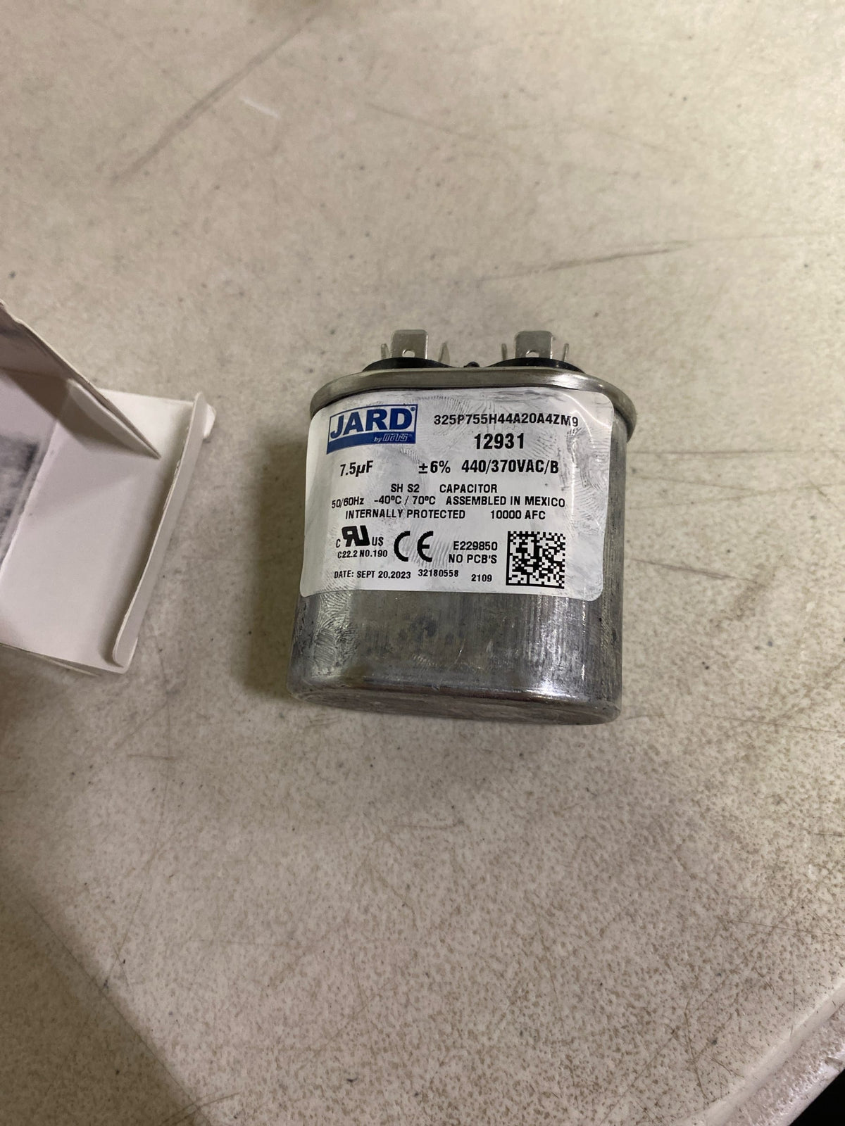 MARS - Motors & Armatures 12931 440V - Oval - 7.5 Micro-Farads Motor Run Capacitor