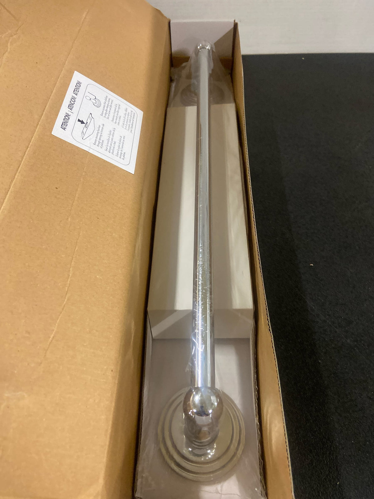 Newport Brass 890-1230-26 Astor 18" Towel Bar With Installation Hardware Included - Polished Chrome