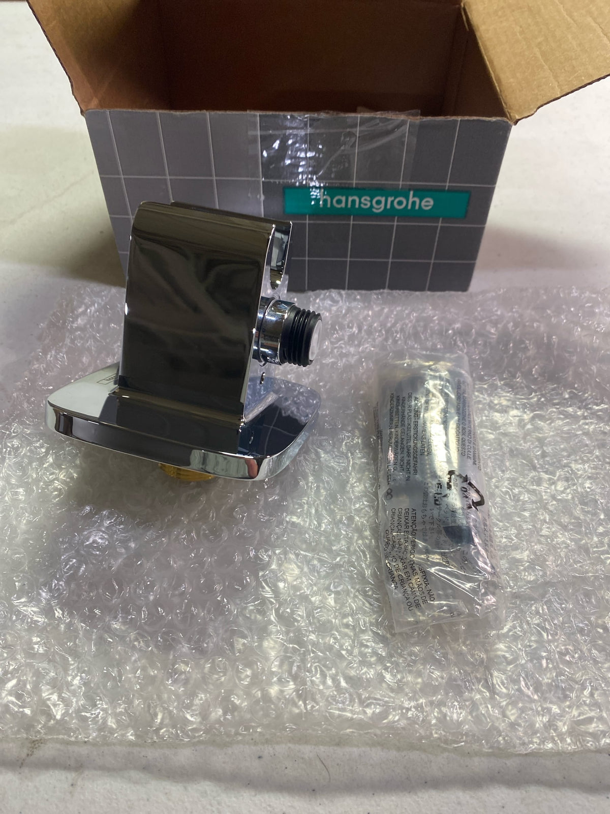 hansgrohe Handheld Shower 1/2-inch Thread Connection in Chrome, 26485001 Wall Outlet