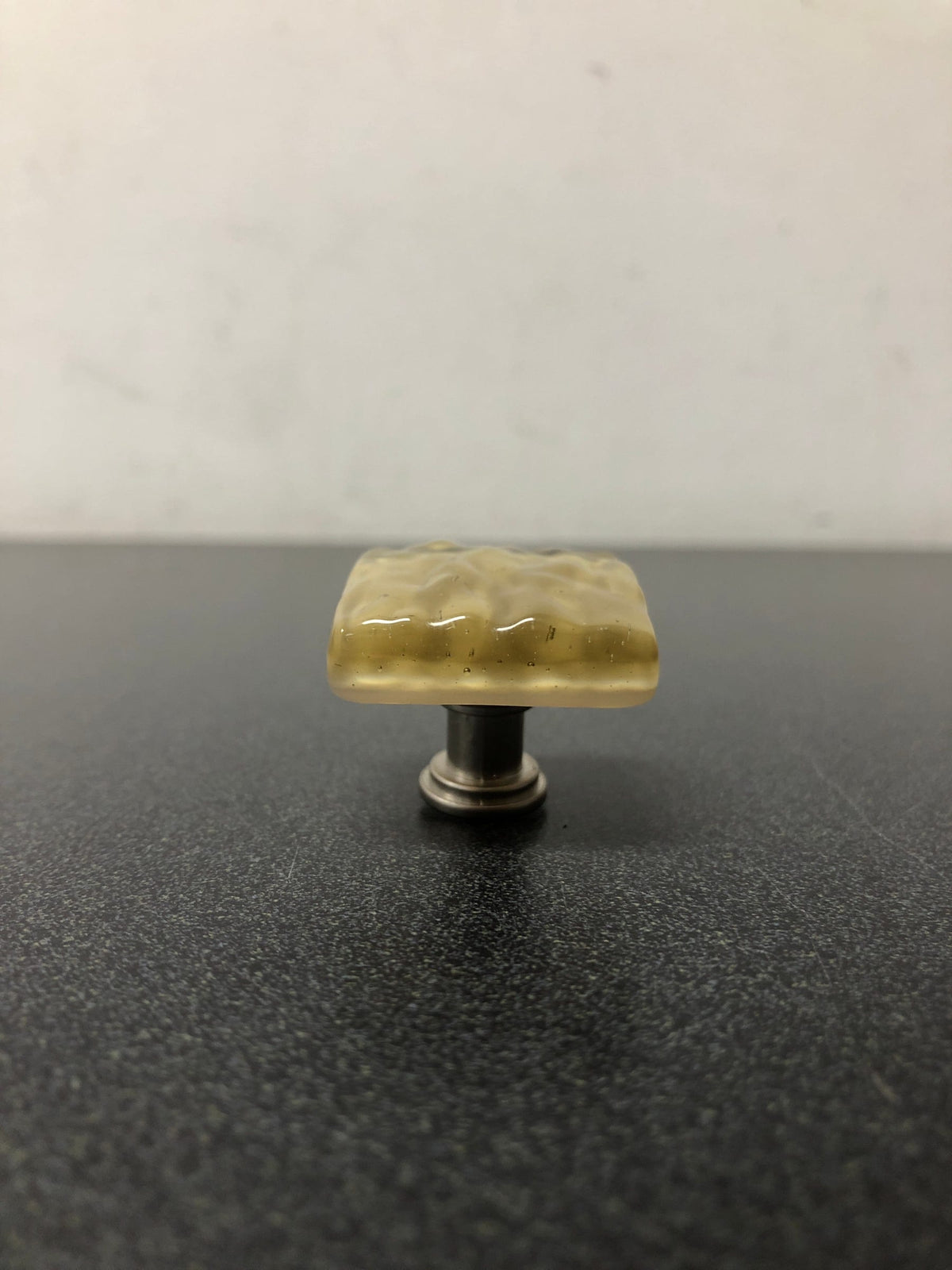 Sietto K-222-SN Glacier 1-1/4 Inch Square Cabinet Knob - Satin Nickel