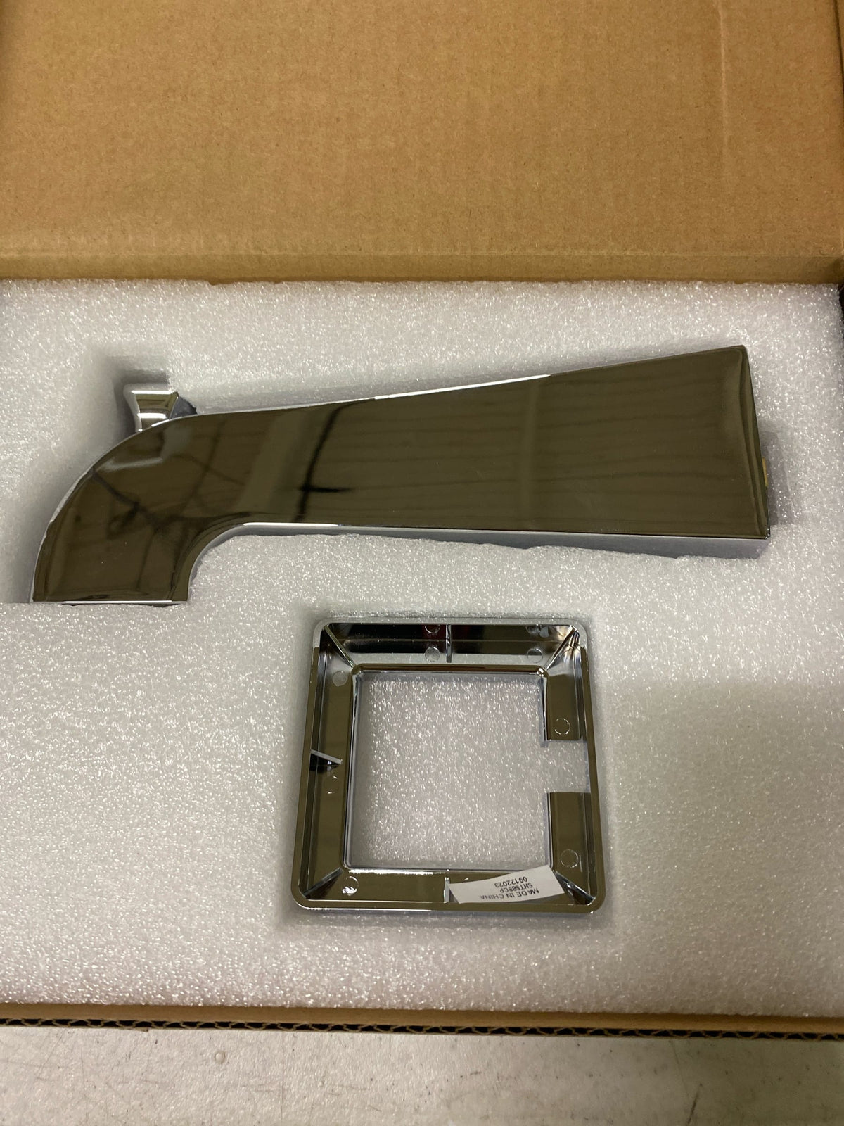 Signature Hardware SHTS88CP Pinecrest 7-1/16" Integrated Diverter Tub Spout - Chrome