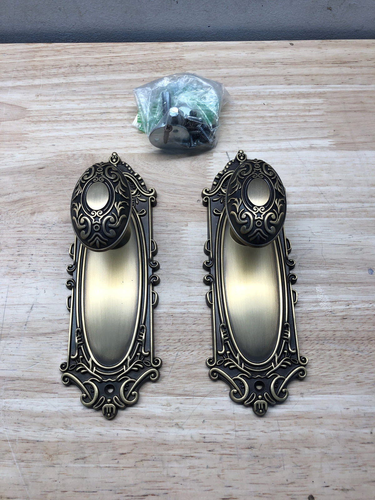 Signature Hardware 480944 Valma Solid Brass Dummy Set Door Knob Set - Antique Brass