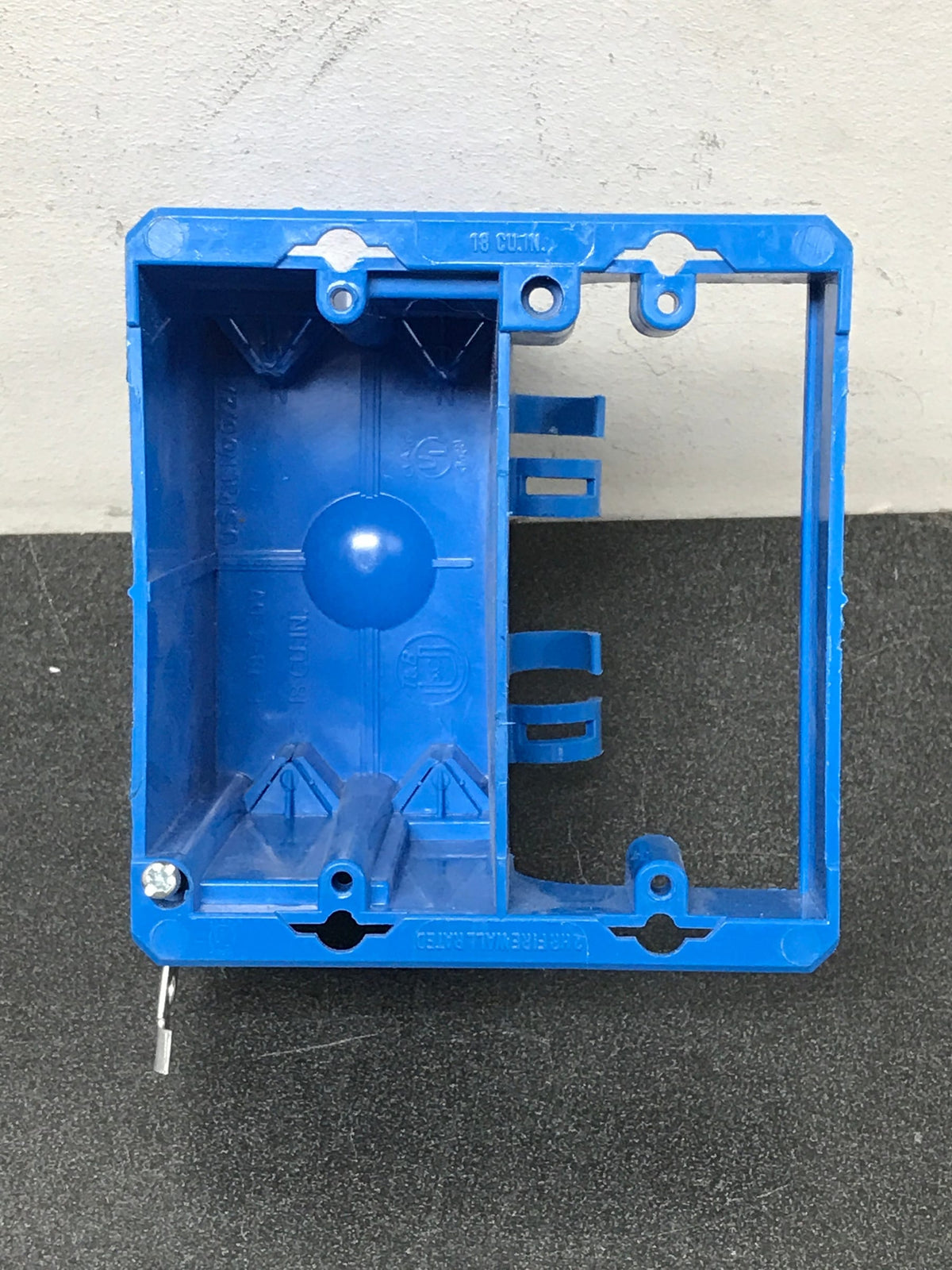 Carlon E-18-4-DVR 2-Gang PVC Old Work Dual-Voltage Box/Bracket