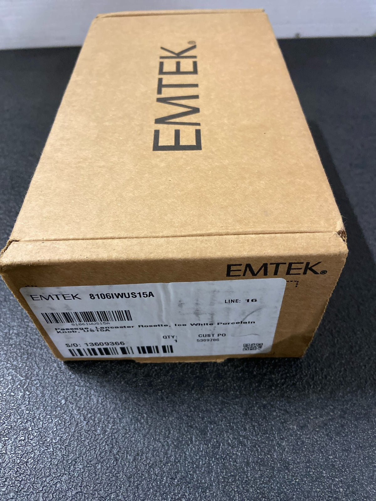 Emtek 8106IWUS15A Passage, Lancaster Rosette, Ice White Knob, US15A