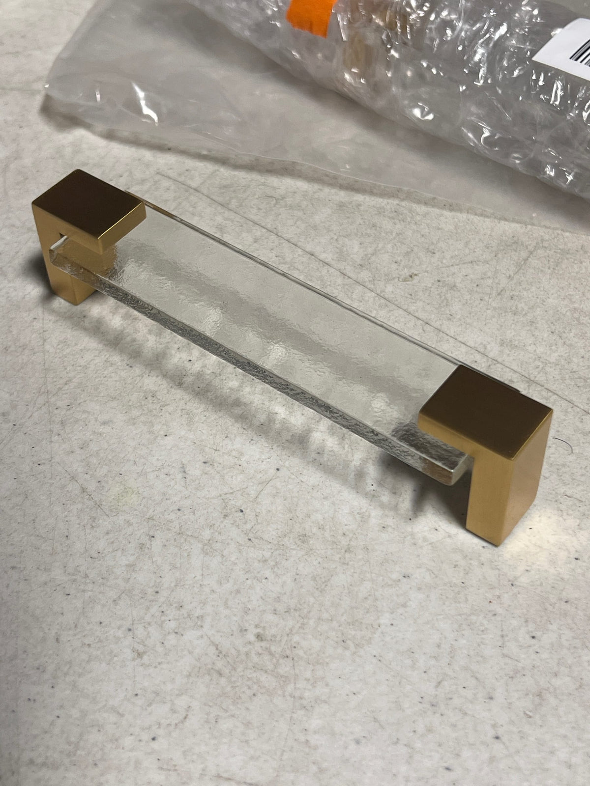 Sietto P-1200-SB Affinity 5-5/8 Inch Center to Center Handle Cabinet Pull with Clear Glass - Satin Brass