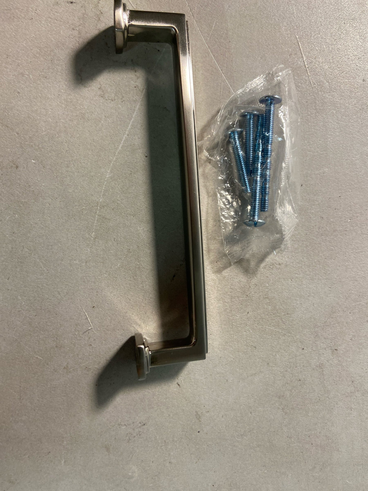 Jeffrey Alexander 171-128SN Richard 5-1/16" (128mm) Center to Center Contemporary Grip Cabinet Handle / Drawer Pull - Satin Nickel