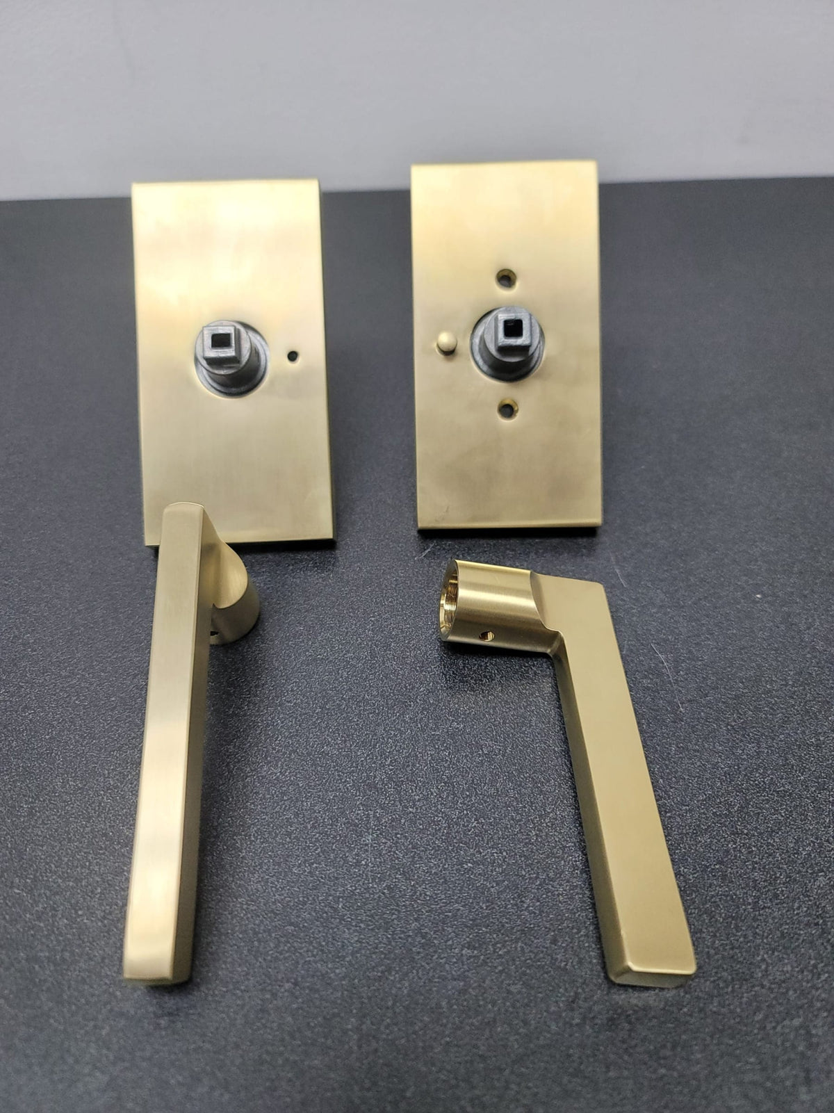 Baldwin PVSQUCFR044 Square Privacy Door Lever Set with 5 Inch Rectangle Rose from the Reserve Collection - Satin Brass
