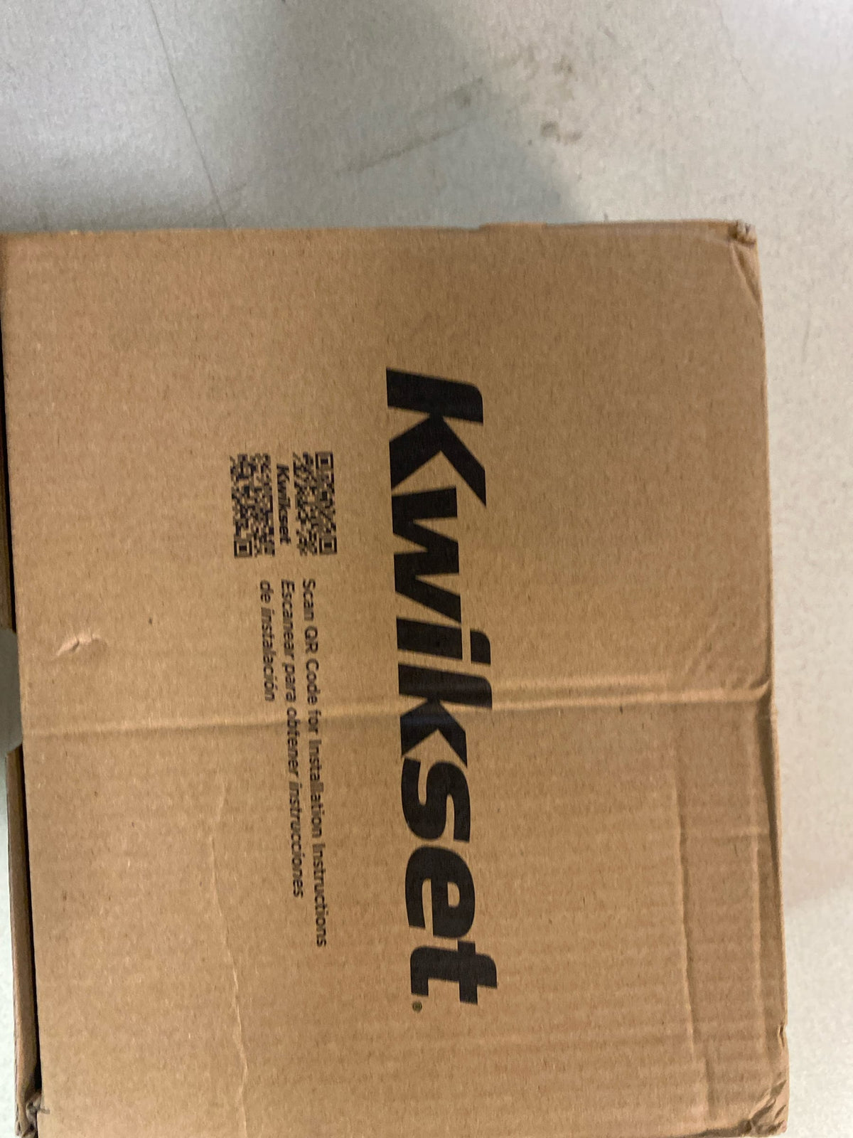 Kwikset Halifax Entry Door Handle with Lock and Key, Secure Round Keyed Reversible Lever Exterior, for Front Entrance and Bedrooms, Matte Black, Pick Resistant Smartkey Rekey Security and Microban