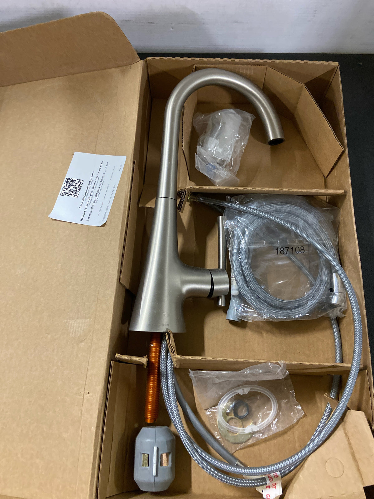 Moen 9126SRS Kurv 1.5 GPM Single Hole Pull Down Kitchen Faucet - Spot Resist Stainless