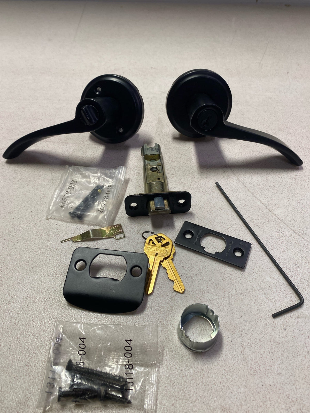 Kwikset 740SEL-514S Sedona Single Cylinder Keyed Entry Door Lever Set with Round Rose and SmartKey - Matte Black