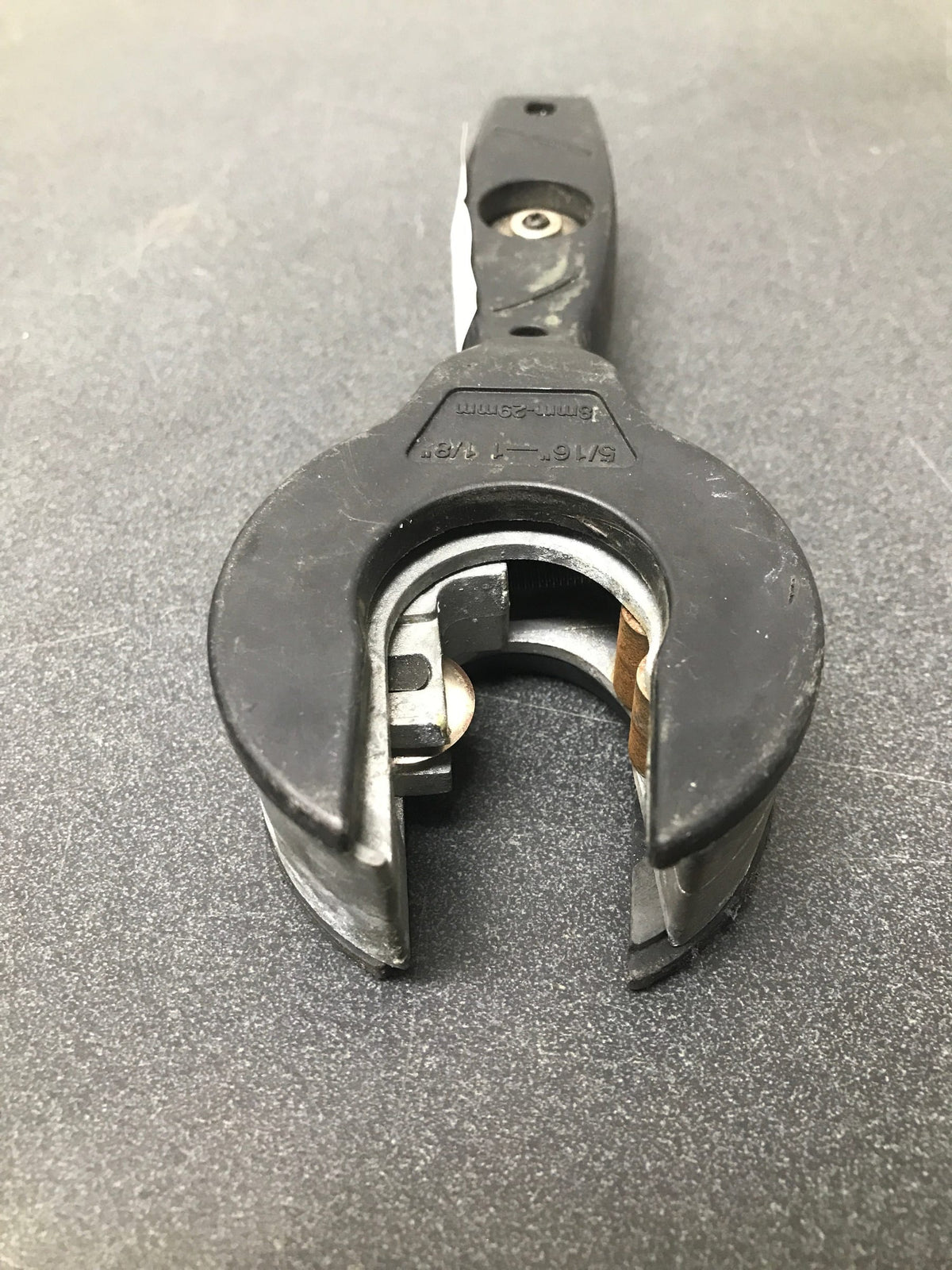 Husky 86-036-0111 1-1/8 in. Ratcheting Tube Cutter