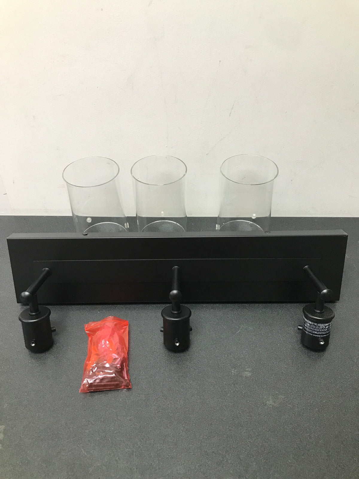 Hampton bay DSHD19574V2 Regan 21 in. 3-Light Matte Black Bathroom Vanity Light with Clear Glass Shades